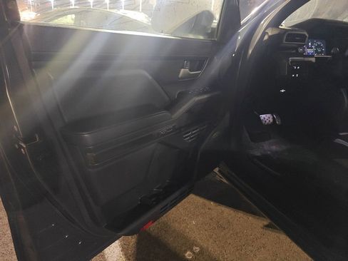 Used 2024 Toyota Tacoma TRD Sport image 6