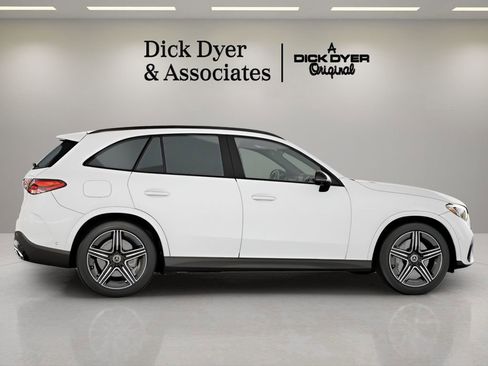 Used 2025 Mercedes-Benz GLC 300 4MATIC image 6