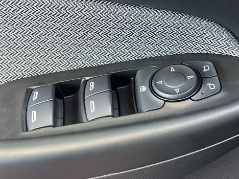 Used 2023 Chevrolet TrailBlazer LT FWD image 14