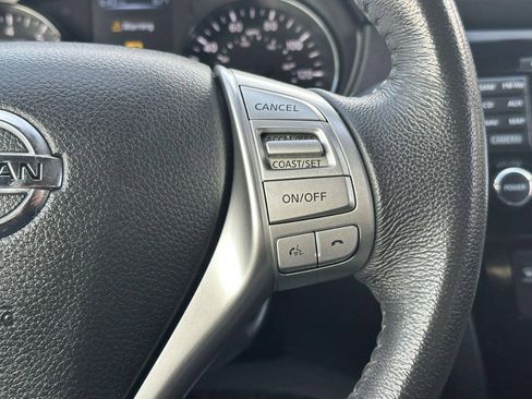 Used 2015 Nissan Rogue SL AWD/4WD image 32