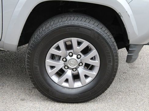 Used 2017 Toyota Tacoma SR5 image 30