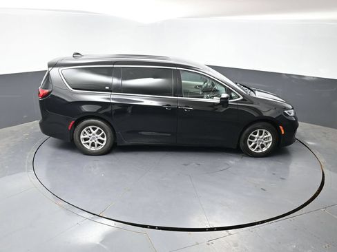 Used 2024 Chrysler Pacifica Touring-L FWD image 42