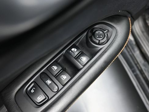 Used 2018 Jeep Compass Limited w/ Navigation Group AWD/4WD image 31