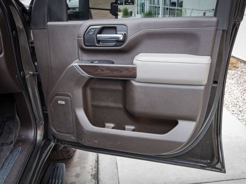 Used 2022 GMC Sierra 2500 SLT w/ SLT Preferred Package AWD/4WD image 25
