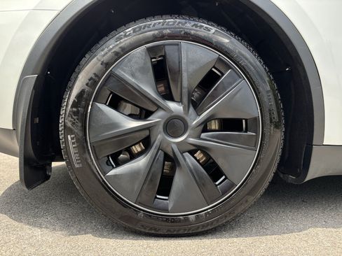 Used 2024 Tesla Model Y Long Range RWD image 15
