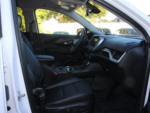 Used 2024 GMC Terrain SLT image 12