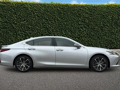 Used 2025 Lexus ES 300h w/ Premium Package FWD image 3