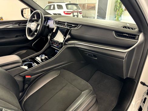 Used 2022 Jeep Grand Cherokee Altitude image 39