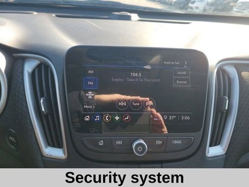 Used 2025 Chevrolet Malibu LT image 8