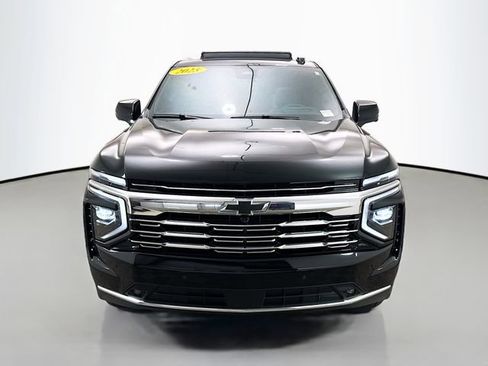 Used 2025 Chevrolet Suburban Premier AWD/4WD image 2