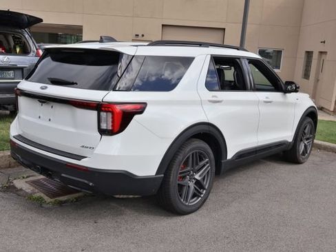 Used 2026 Ford Explorer ST-Line w/ ST-Line Street Pack AWD/4WD image 4