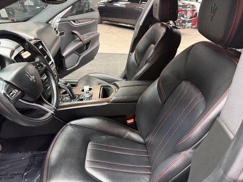 Used 2021 Maserati Ghibli S RWD image 33