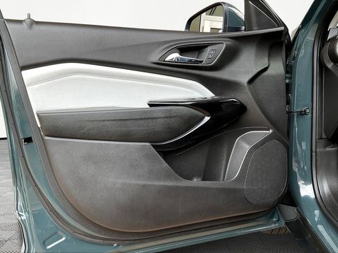 Used 2025 Chevrolet Trax LT w/ Driver Confidence Package image 20