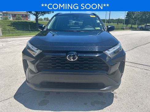 Used 2025 Toyota RAV4 LE AWD/4WD image 2