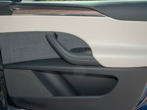 Used 2022 Tesla Model X Long Range image 19