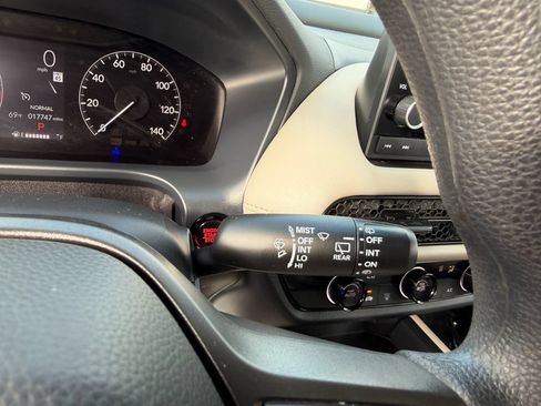 Used 2025 Honda HR-V LX image 23