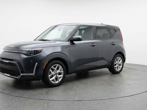 Used 2025 Kia Soul LX w/ LX Technology Package image 3