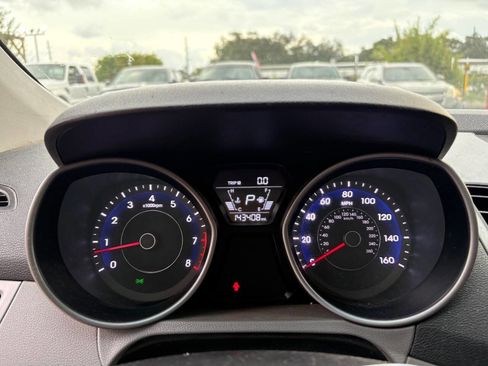 Used 2014 Hyundai Elantra SE image 16