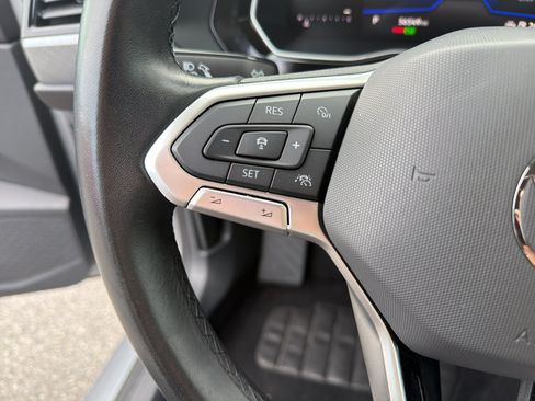 Used 2024 Volkswagen Jetta SE FWD image 13