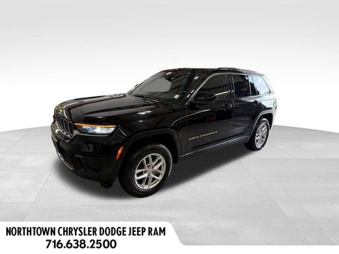 Used 2025 Jeep Grand Cherokee Laredo X AWD/4WD image 1