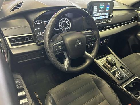 Used 2023 Mitsubishi Outlander SE FWD image 13
