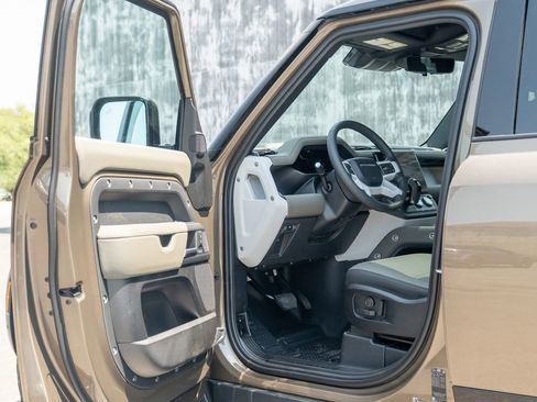 New 2026 Land Rover Defender 110 X-Dynamic SE AWD/4WD image 10
