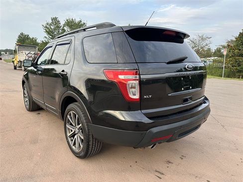 Used 2015 Ford Explorer XLT w/ Equipment Group 202B image 6