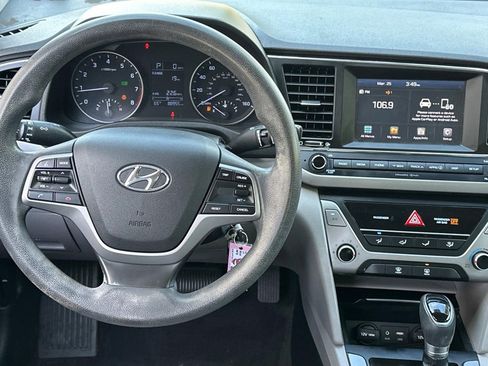 Used 2017 Hyundai Elantra SE image 27