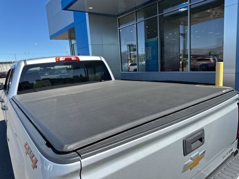 Used 2019 Chevrolet Silverado 1500 Custom w/ Custom Convenience Package AWD/4WD image 13