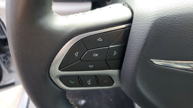 Used 2024 Chrysler Pacifica Touring-L FWD image 11