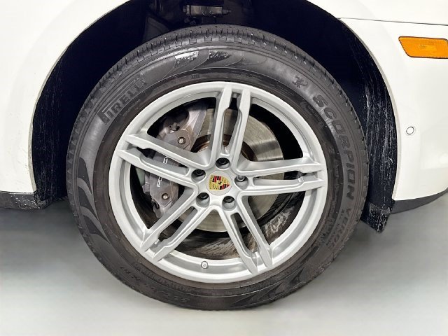 Used 2023 Porsche Macan AWD/4WD image 31