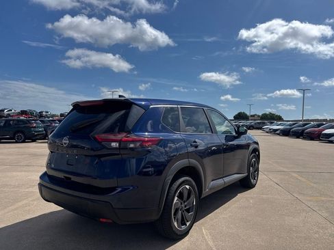 Certified 2025 Nissan Rogue SV FWD image 18
