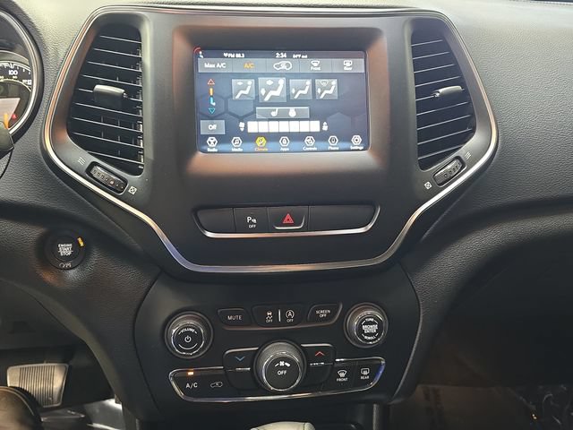 Used 2020 Jeep Cherokee Latitude Plus w/ Cold Weather Group AWD/4WD image 21