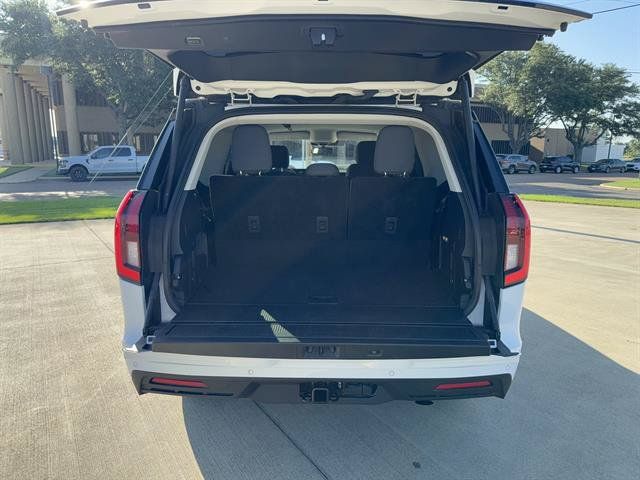 Used 2025 Ford Expedition Active RWD image 6