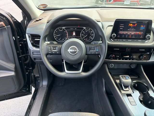 Used 2022 Nissan Rogue SV AWD/4WD image 15