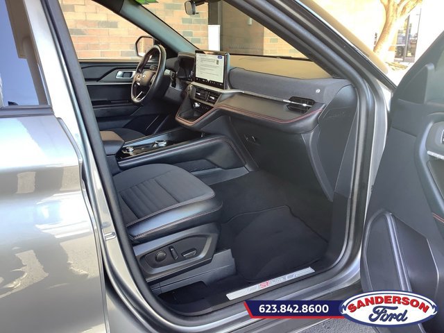 Certified 2025 Ford Explorer ST-Line AWD/4WD image 18