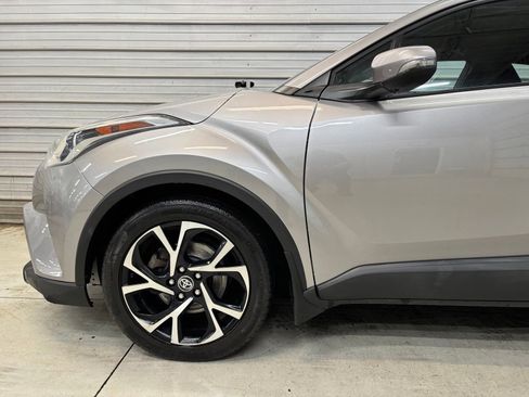 Used 2018 Toyota C-HR XLE FWD image 4