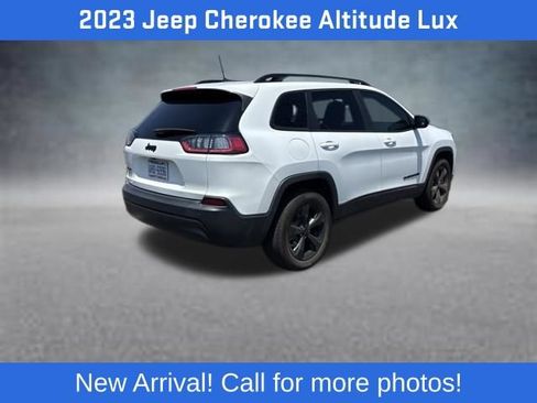 Used 2023 Jeep Cherokee Altitude Lux w/ Lux Elite Package AWD/4WD image 3