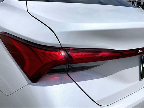 Used 2019 Toyota Avalon Limited FWD image 28