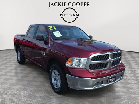 Used 2021 RAM 1500 Classic SLT AWD/4WD image 3