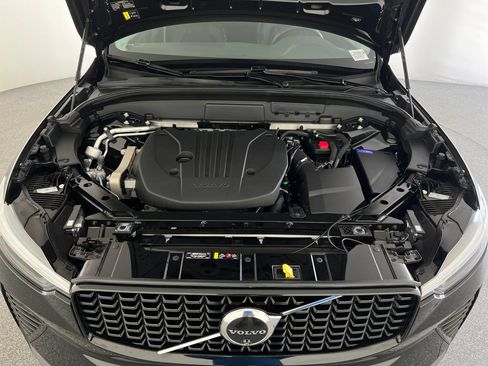 Used 2024 Volvo XC60 B5 Plus AWD/4WD image 24