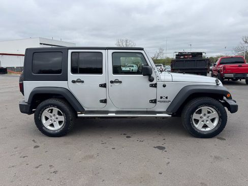 Used 2007 Jeep Wrangler Unlimited X w/ Dual Top Group AWD/4WD image 6
