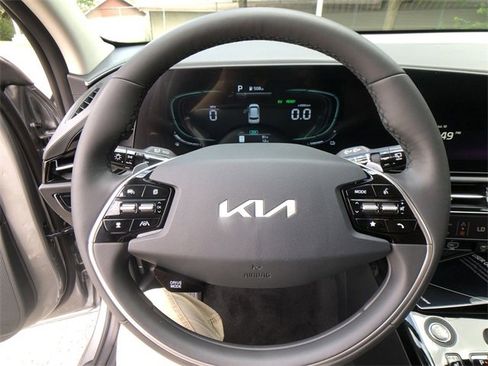 New 2025 Kia Niro SX image 14