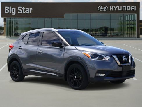 Used 2020 Nissan Kicks SR w/ SR Premium Package FWD image 6