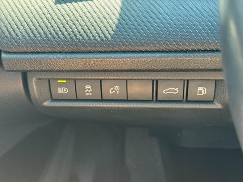 Used 2025 Toyota Camry SE FWD image 25