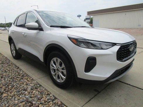 Used 2023 Ford Escape Active w/ Tech Pack #2 image 3