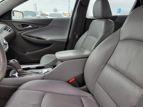 Used 2018 Chevrolet Malibu LT w/ Leather Package FWD image 16