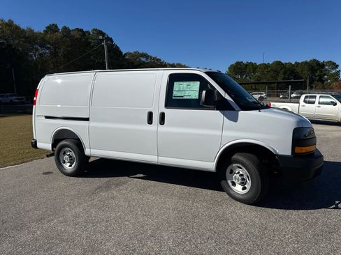 New 2025 Chevrolet Express 2500 image 9