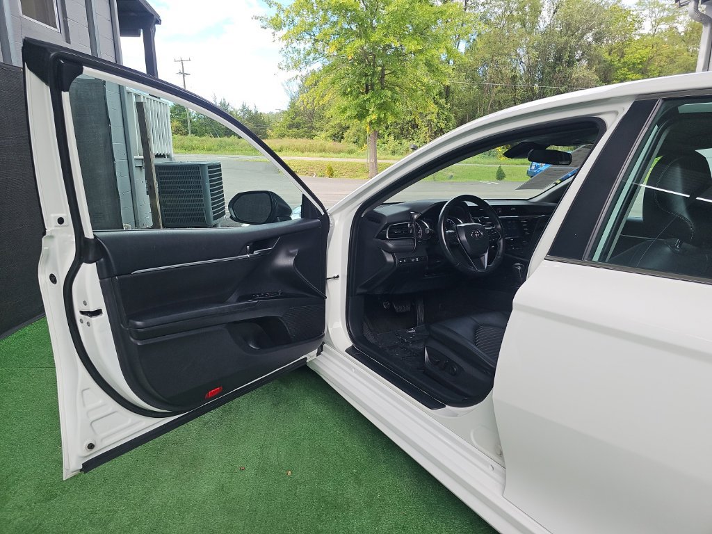 Used 2020 Toyota Camry SE FWD image 33