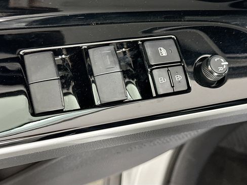 Used 2023 Toyota bZ4X XLE w/ Weather Package image 15